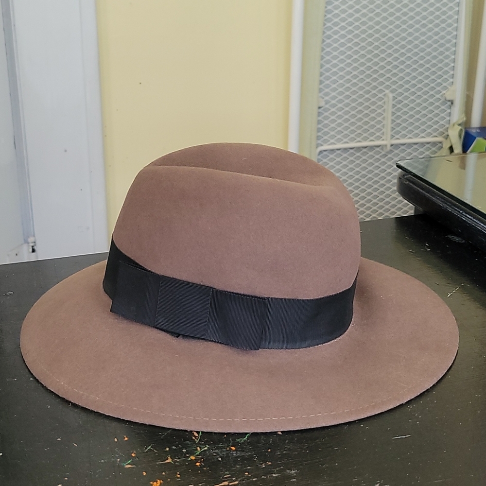 Liz Claiborne wool hat